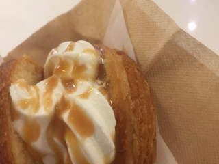 Soft Peaks Ice Cream Sandwich with Caramel Sauce Soft Peaks Soft Ice Cream Sandwich with Caramel Sauce